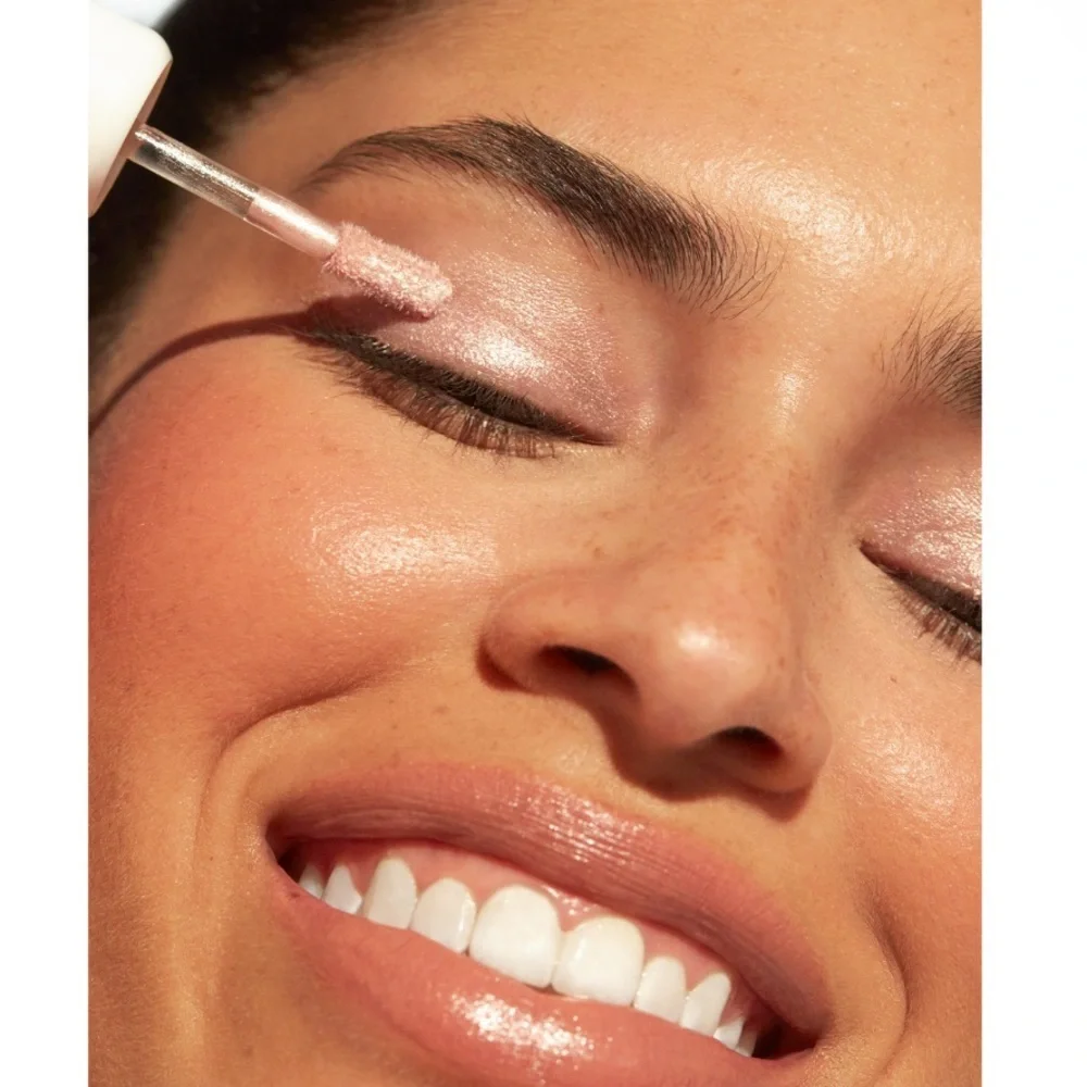 Beautycounter ‘LUSTER’ Lid Glow - Picture 4 of 8